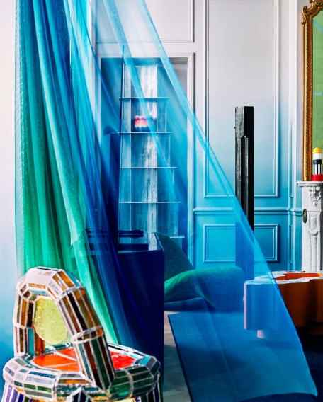 IN THIS PARISIAN APARTMENT, CLASSIC HAUSSMANNIAN ARCHITECTURE GOES ON AN ACID TRIP